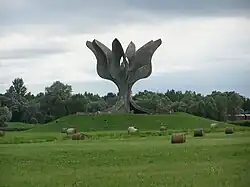 Kamenný květ, památník na oběti zemřelé v koncentračním táboře v Jasenovaci