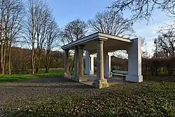 Pavilon v anglickém parku