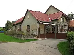 Dům