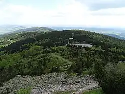 Černý vrch a Hlubocký hřeben z Ještědu