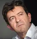 Jean-Luc Mélenchon Levicová strana europoslanec, bývalý senátor a spolupředseda strany[20]
