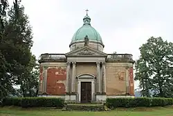 Jemnice, hrobka Pallaviciniů (2017-07-27; 01).jpg