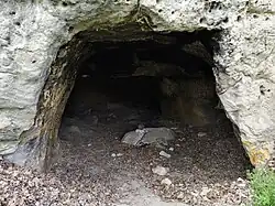 Pohled na vstup do Vidoulské jeskyně