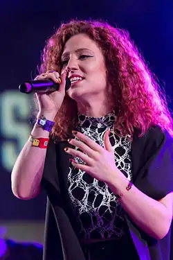 Jess Glynne v roce 2015