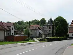 Střed obce s kaplí Panny Marie Svatohostýnské