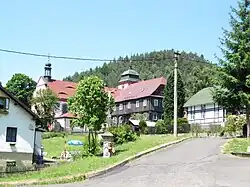 Jetřichovice, u kostela.jpg