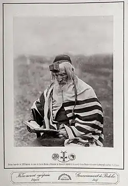 Pro ranní čtení Šema je zvykem zahalit se do talitu a položit tfilin, protože s textem úzce souvisí.