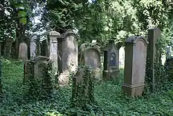 Jewish cemetery in Uhříněves 43.JPG