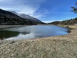 Jezero Andalo v době plnění sněhovými vodami