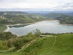 Pohled na jezero Butoniga od západu