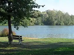 Jihozápadní břeh (u pláže)