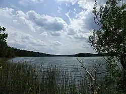 Łańskie jezero jižně od Olštýna
