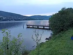 Jezioro Międzybrodzkie v pohledu z vesnice Międzybrodzie Bialskie