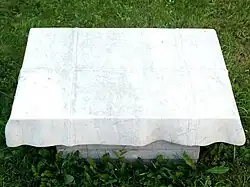 Ubrus, mramor (1980)