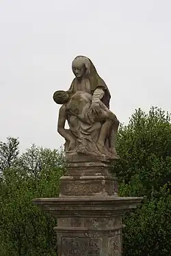 Socha Piety u obce Jištěrpy