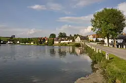 Obecní rybník – pohled na hráz