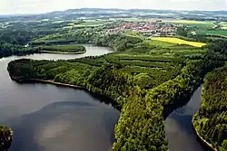 Pohled na Jihostroj a.s., přes římovskou přehradu