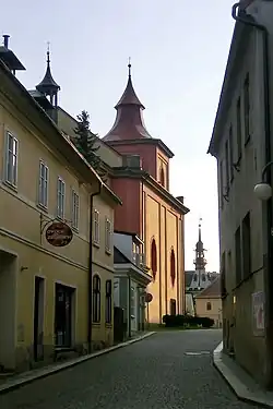 Pohled z Valdštejnské ulice