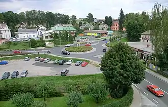 Kruhový objezd z nadhledu – letní