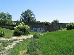 Most nedokončené dálnice na severozápadním okraji Jinačovic