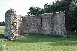 Zřícenina kostela sv. Jakuba Staršího u Jindřichovic pod Smrkem