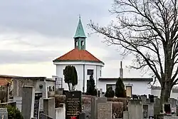 Hřbitovní kaple u kostela