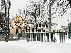 Zimní pohled na Jinonickou sokolovnu (únor 2021)