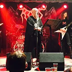 Big Boss (uprostřed) na koncertě své skupiny Root, v říjnu 2016 v České Třebové