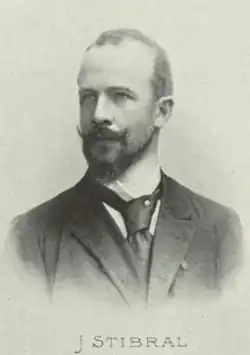 Jiří Stibral na fotografii pedagogů VŠUP (1899)