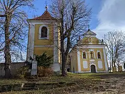Jirny - kostel sv. Petra a Pavla (1).jpg