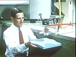 „Jack“ Frost při práci ve své laboratoři u společnosti Avro Canada (rok 1952)