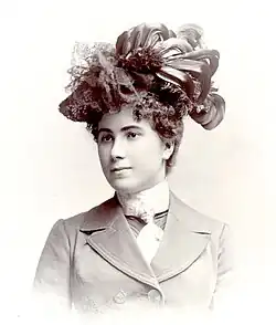 Josefína Horová-Kounicová na portrétu v mladém věku