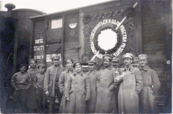 Penza, před vyzdobeným vojenským vagonem