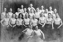 V sokolském cvičebním úboru (před rokem 1914)