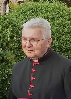Mons. Josef Laštovica 7. května 2011 ve vatikánských zahradách.