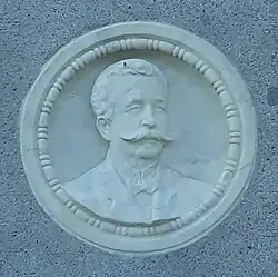 Portrét Josefa Kauba na jeho hrobce od V. Šípa