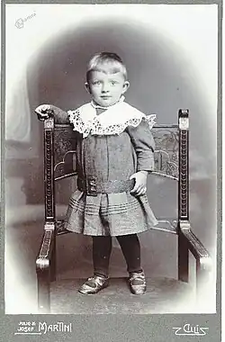 Josef Martini: ateliérový portrét, 1908