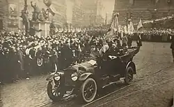 Josef Scheiner ve voze u Národního Muzea