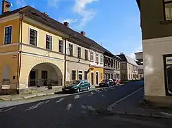 Josefov Komenskeho 87-91.jpg