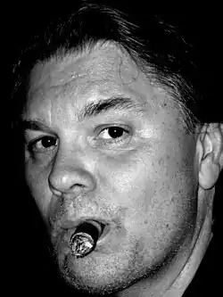 Joseph Nechvatal s doutníkem