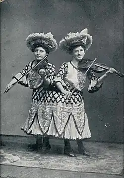 Josefina (vlevo) a Růžena Blažkovy