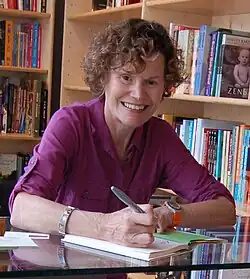 Judy Blumeová podepisuje svou knihu (2009)
