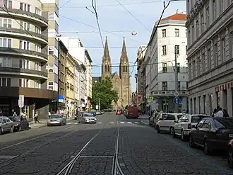 Jugoslávská ulice: pohled k náměstí Míru