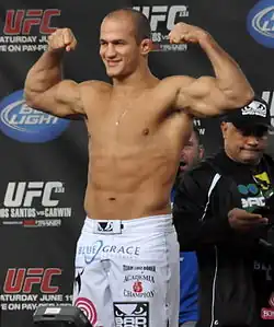 Júnior "Cigano" dos Santos na vážení před zápasem UFC 131: Dos Santos vs. Carwin