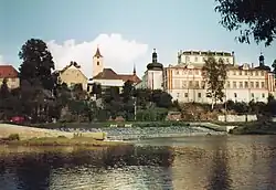 Pohled na kostel od řeky