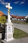 Kříž na návsi