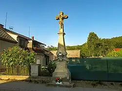 Kříž na okraji Hrabové u silnice (Q37289666) 01.jpg