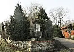 Kříž naproti domu č. p. 14