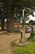 Kříž před hřbitovem