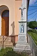 Kříž před kaplí